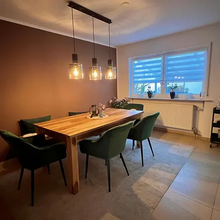 Ferienwohnung Mit Garten Lägenhet *